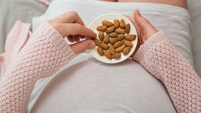 Can pregnant women eat almonds?