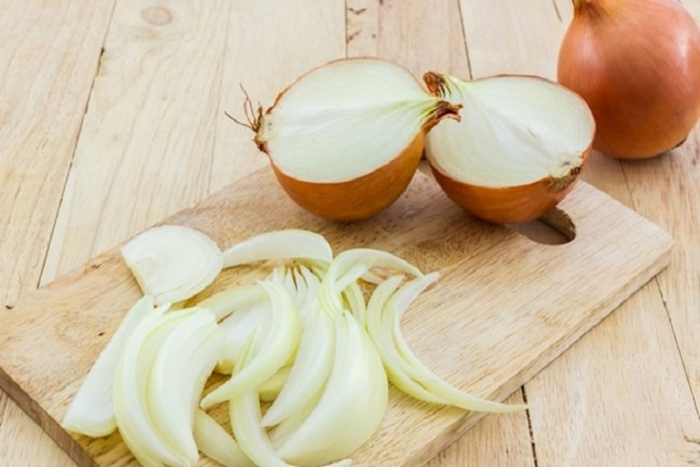 Can pregnant women eat onions daily?