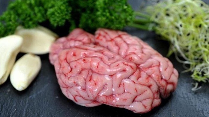 What are the benefits of eating pig brains for pregnant women?