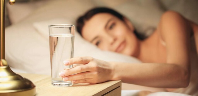 So should you drink water before going to bed?