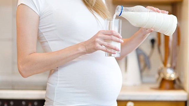 Can pregnant women to drink fresh milk without sugar